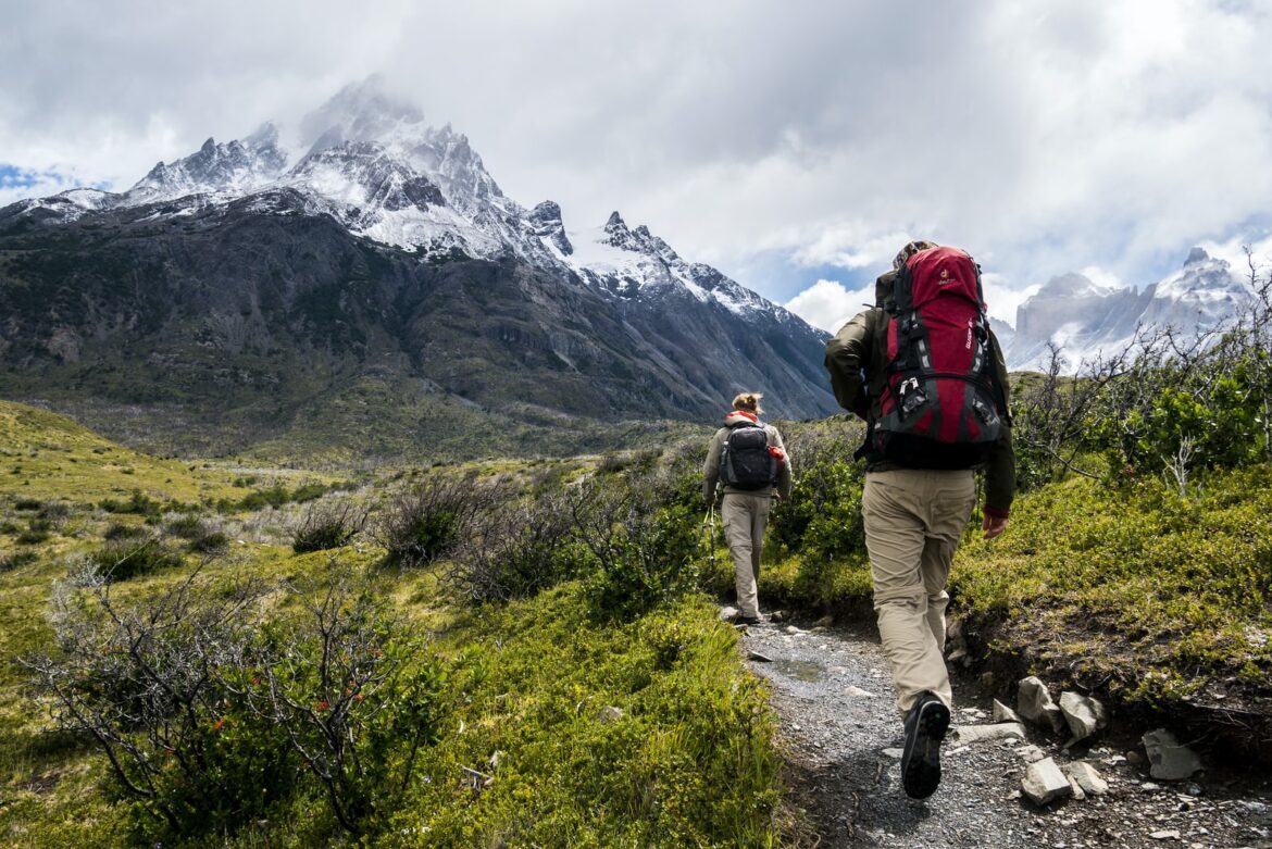 The Difference Between Day Hiking and Backpacking (And Why It Matters)
